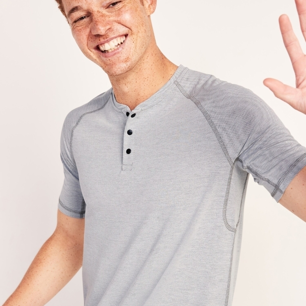 Men's Breathe ON Textured Henley T-Shirt XL Men Gray Old Navy